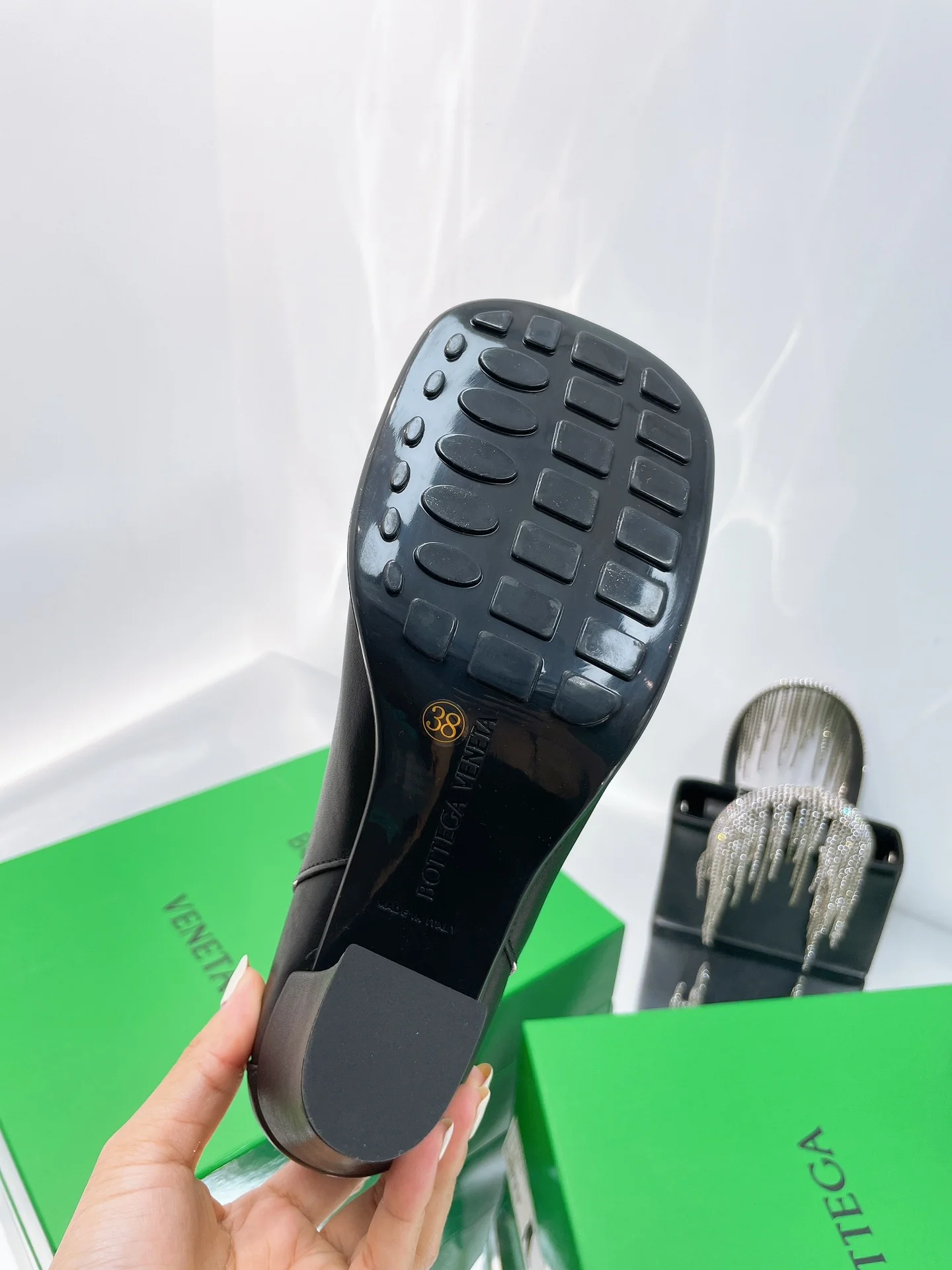 BV - Ботильоны на массивном каблуке с закругленным носком