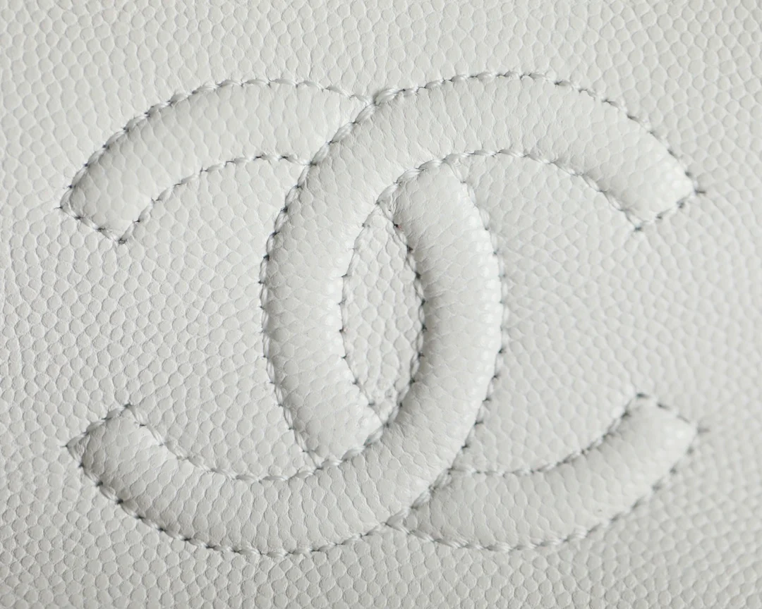 Маленькая булочка из тофу Chanel - белая