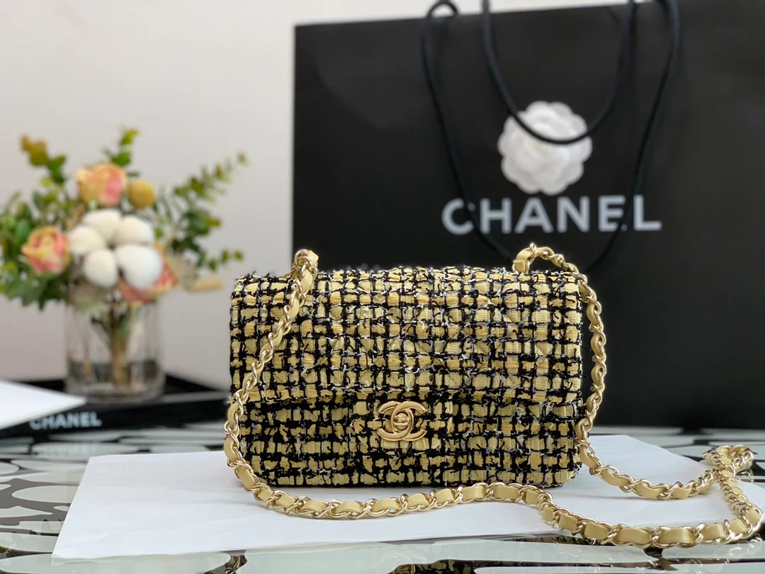 Лимитированная серия Chanel 2022 года, шерстяная сумка с клапаном - 20 см