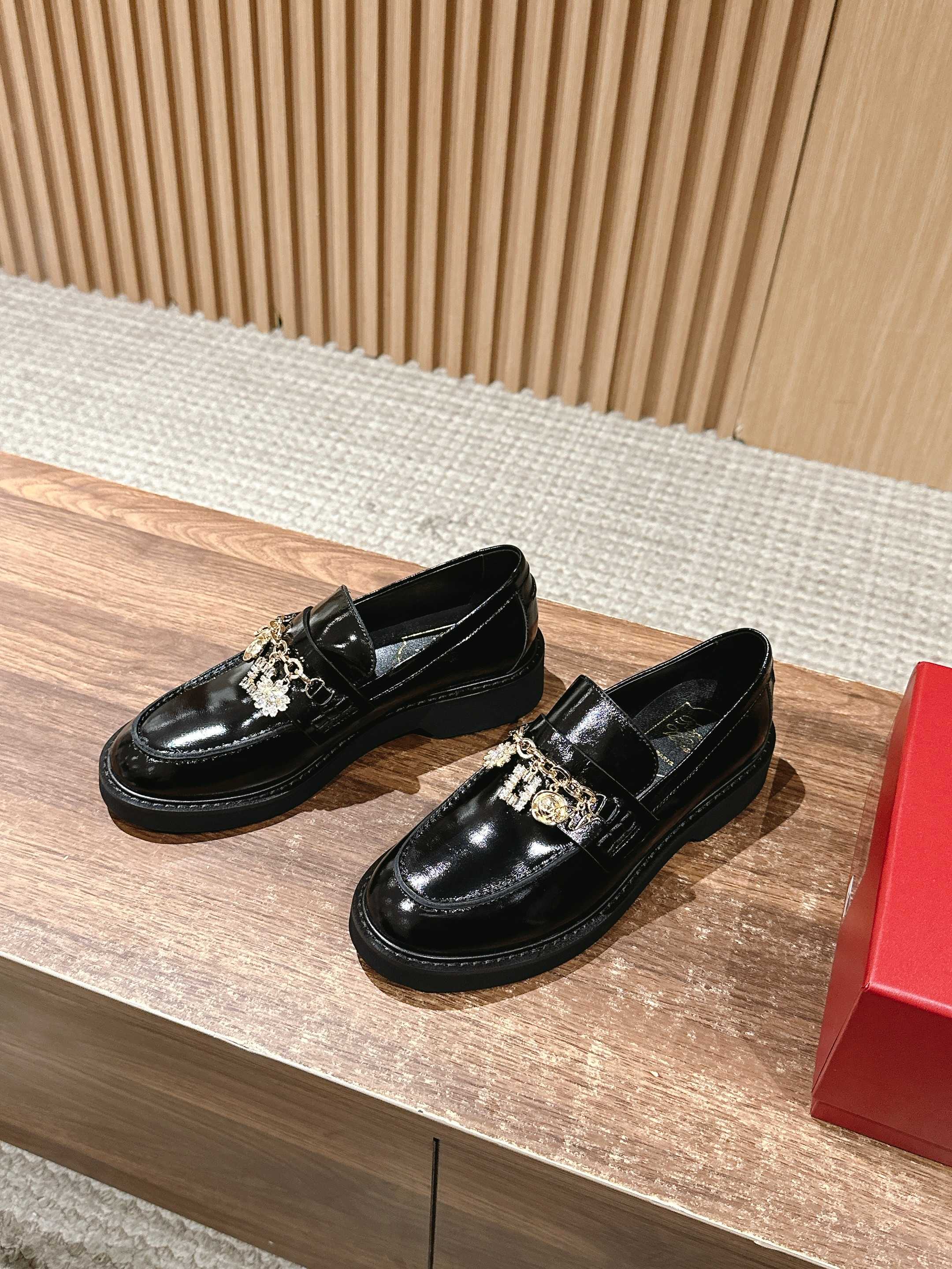 Новинка сезона весна/лето 2025 — Ботильоны на платформе.