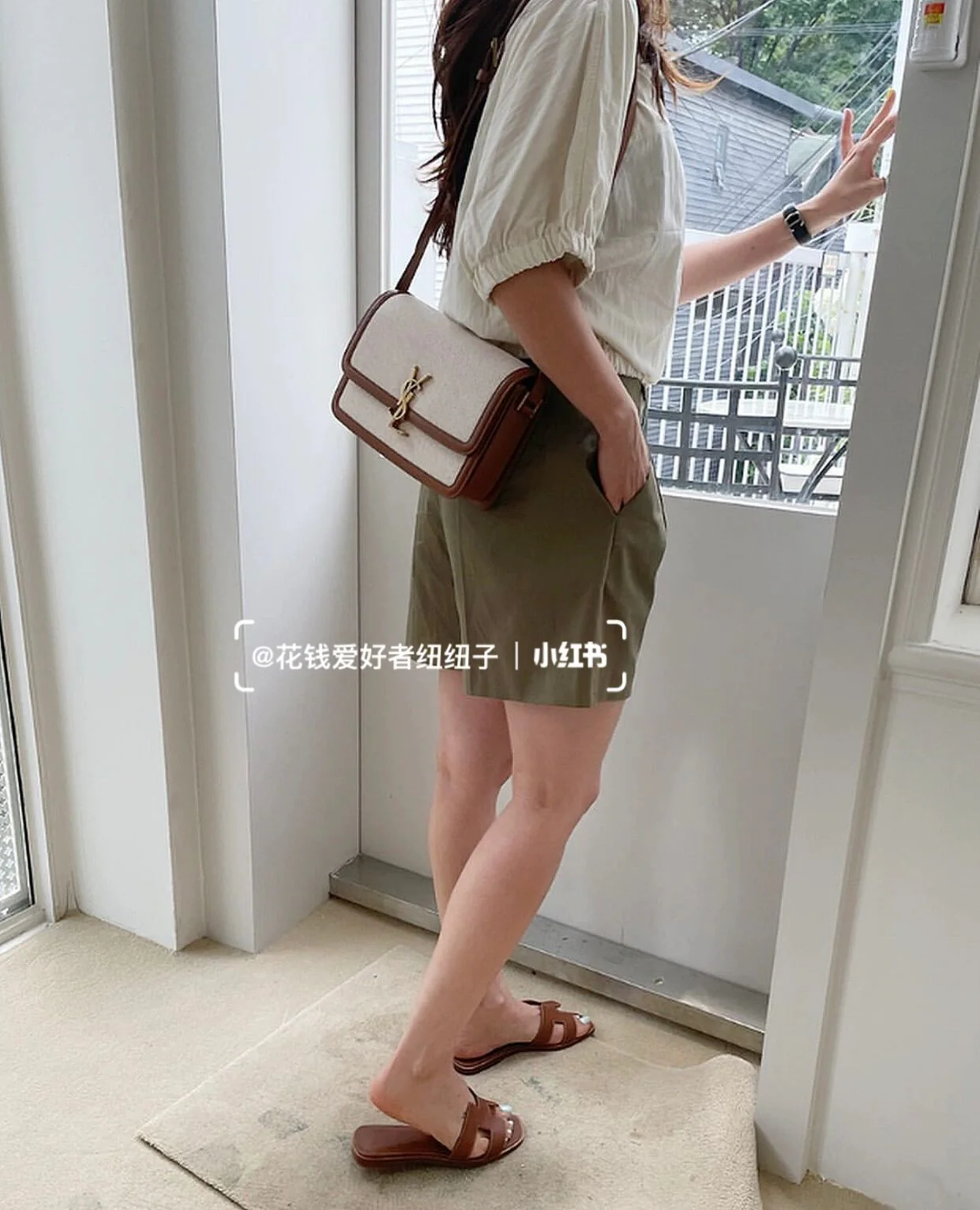 Сумка YSL Box Saint Laurent Tofu, маленькая, бежевый льняной цвет, на фото.