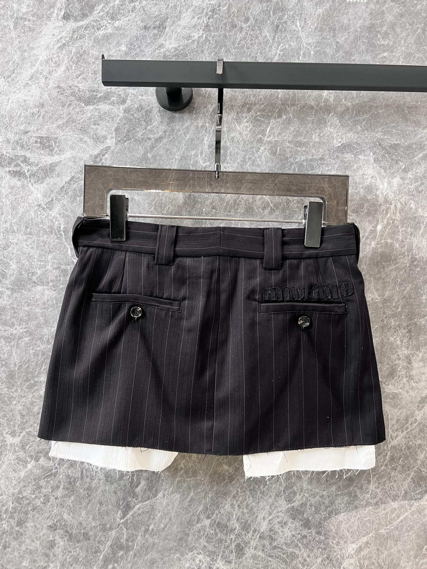 Miu Miu-2404 - Весенне-летняя новинка - Полосатый костюм: жилет и юбка - Черный - 1