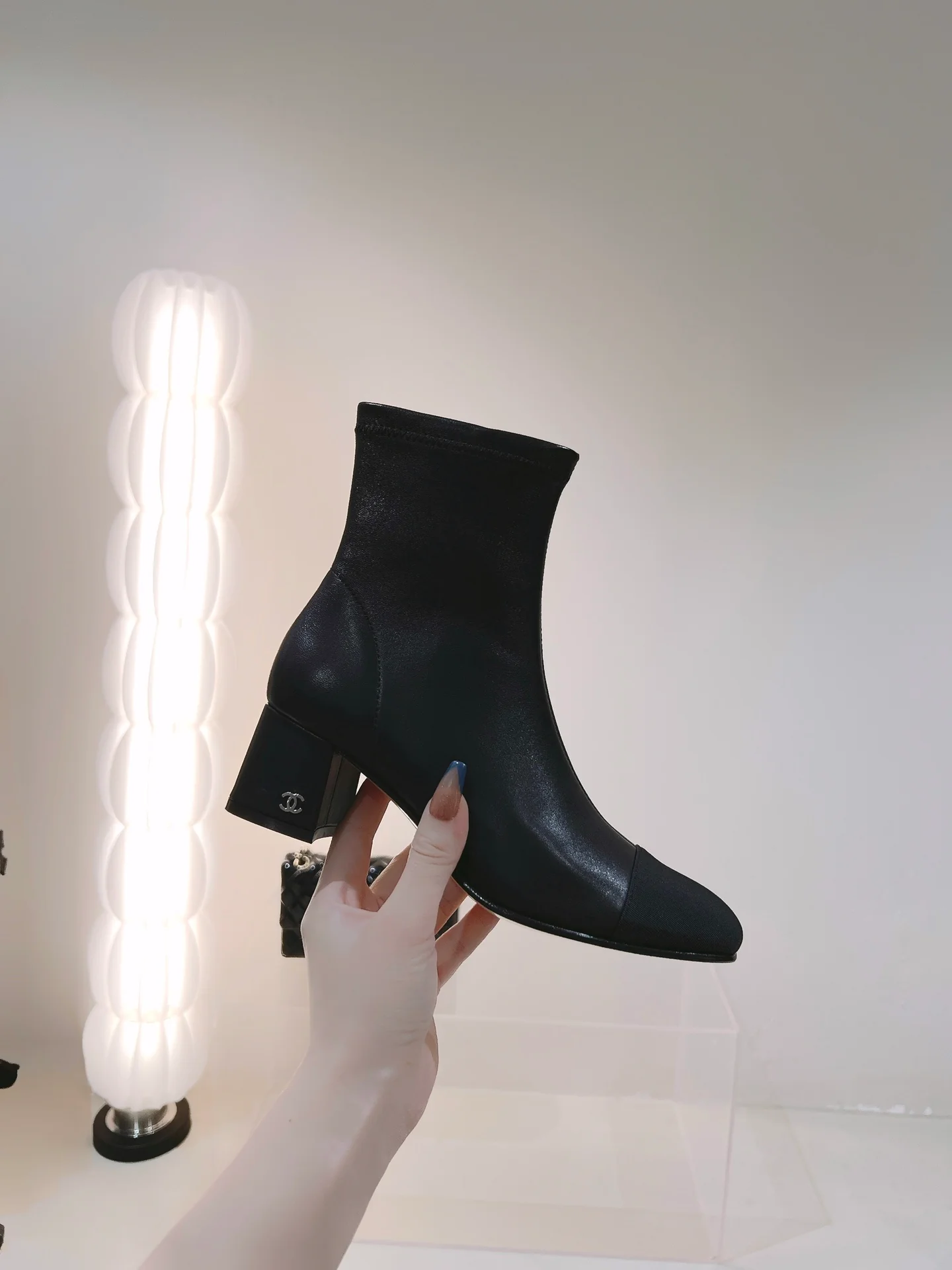 Новинка сезона осень/зима 2022 от Chanel - Ботильоны - Черные