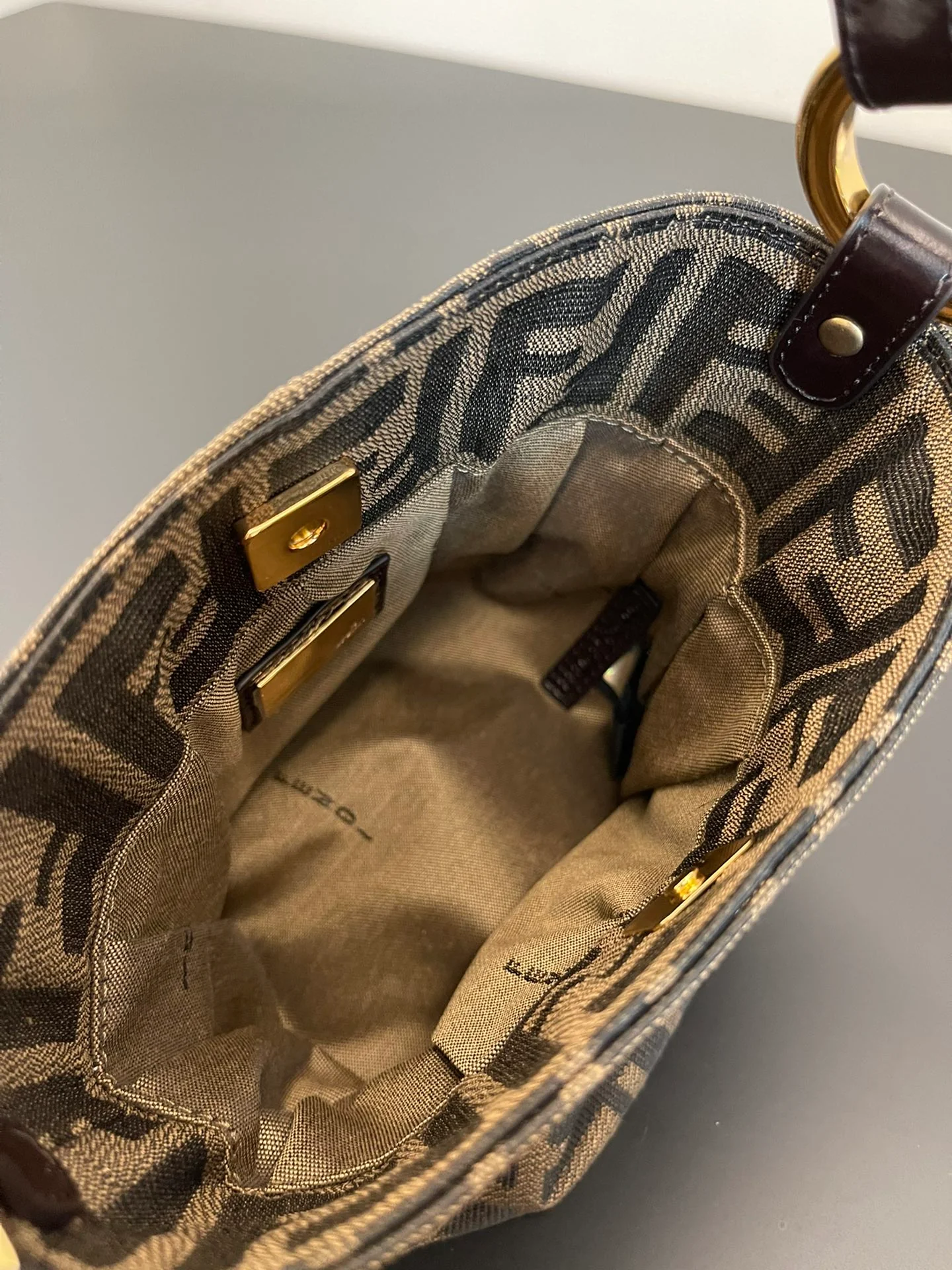 Маленькая винтажная сумка Fendi Monogram Ingot