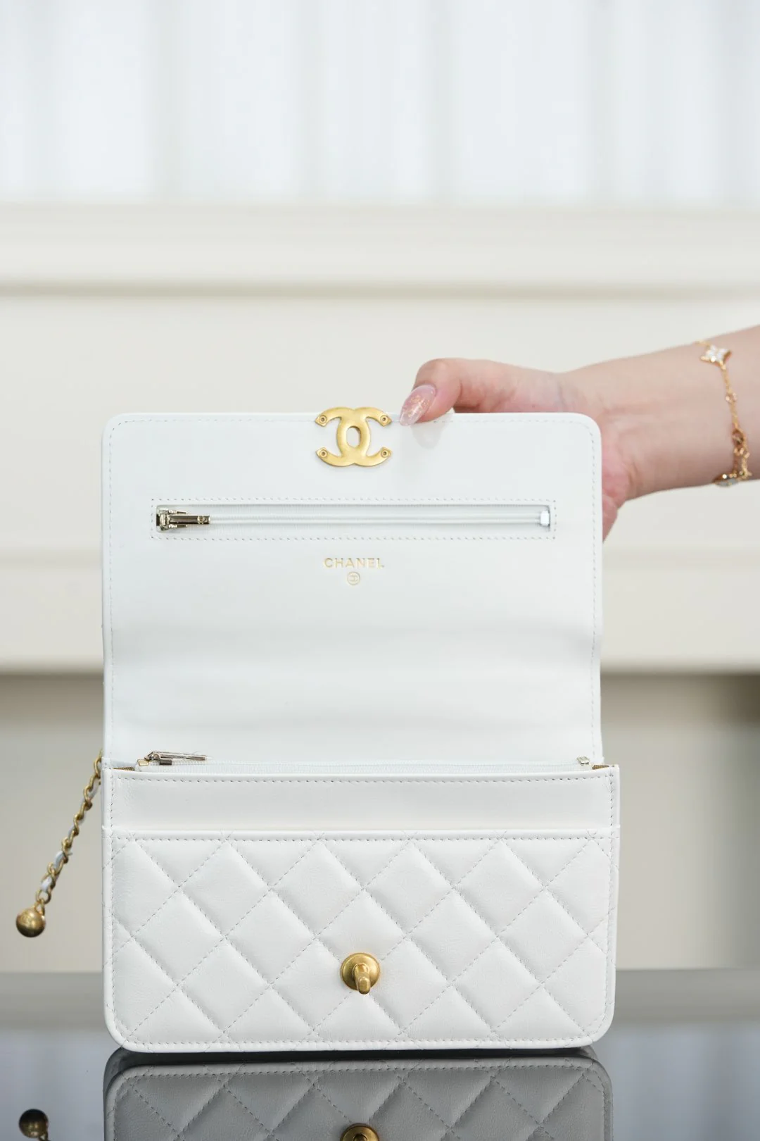 Chanel - Двойная золотая цепочка с бусинами - Застежка из белого золота