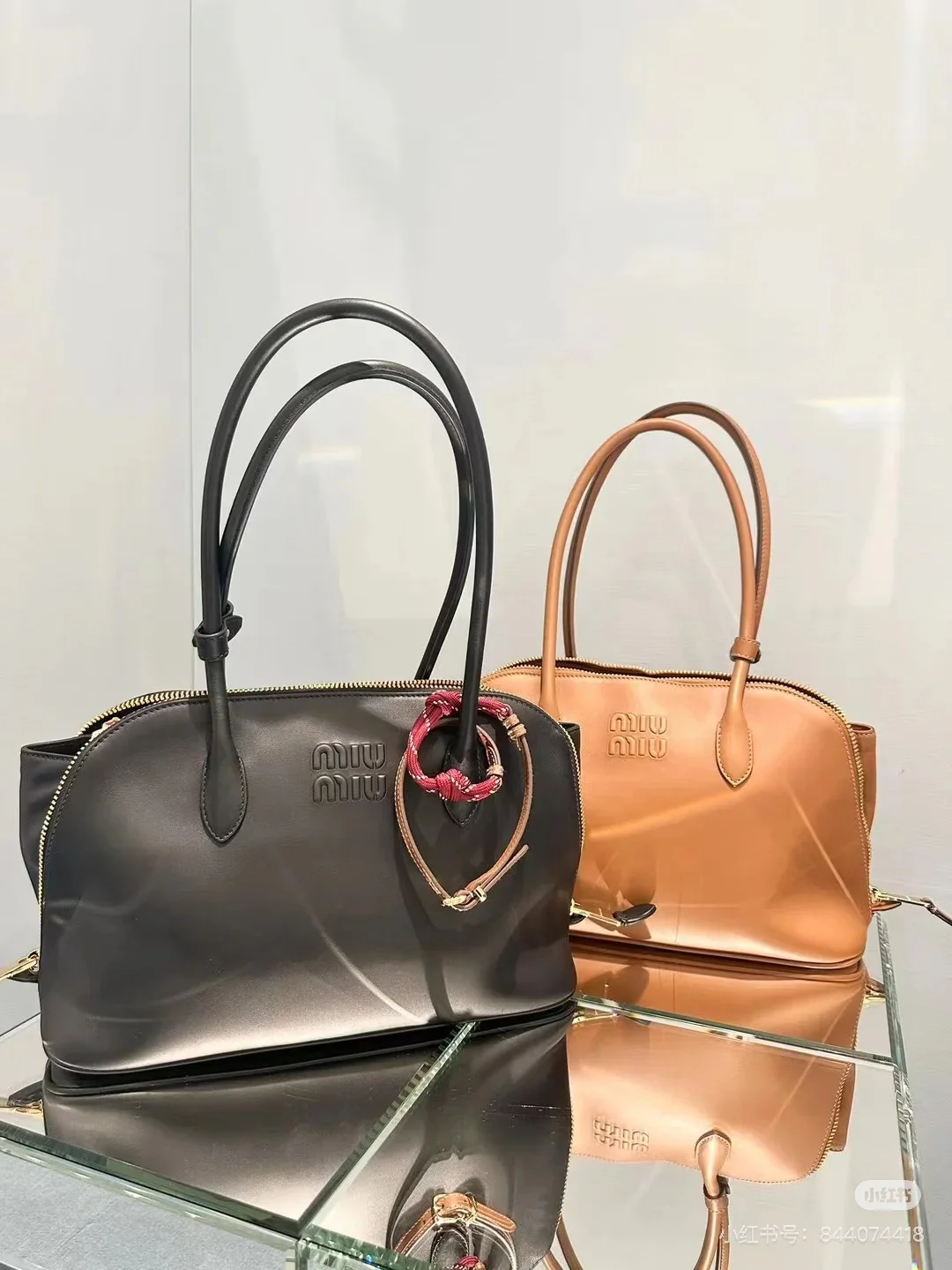 Сумка-чехол Miu Miu 5ba290 с длинной ручкой - черная