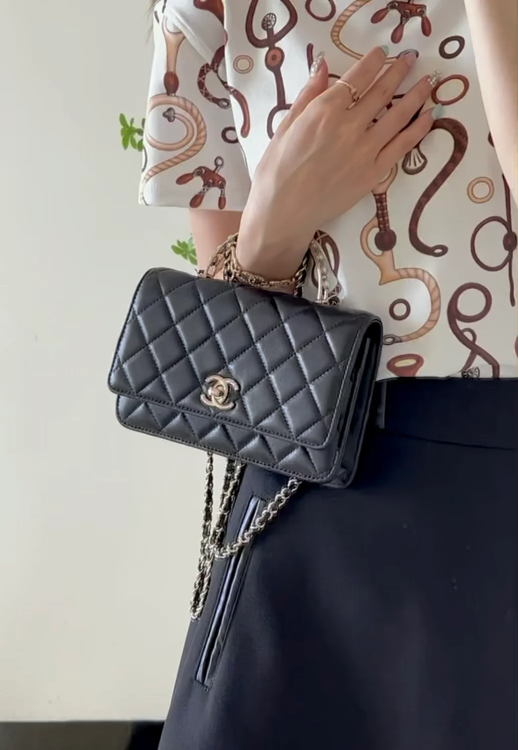 Chanel - Жемчужная сумочка WOC - Черная