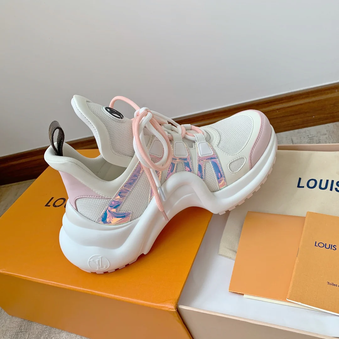 Серия LV-Archlight - Новые кроссовки для папы - 1