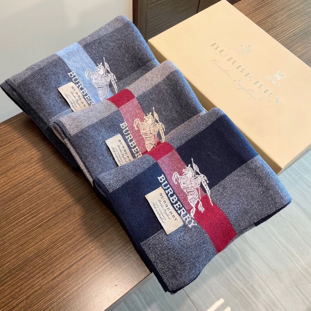 Burberry - Вышитый шарф 