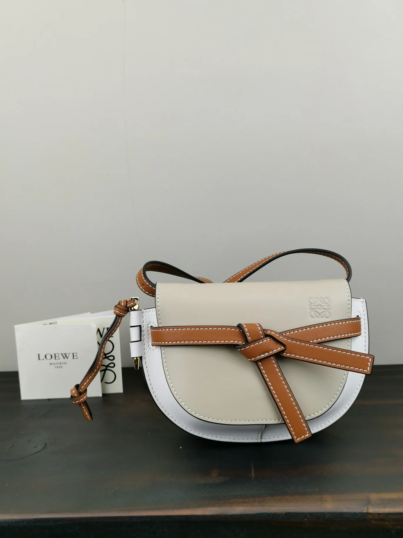 Loewe-gate-mini-21x12-5x9-5-cm-11