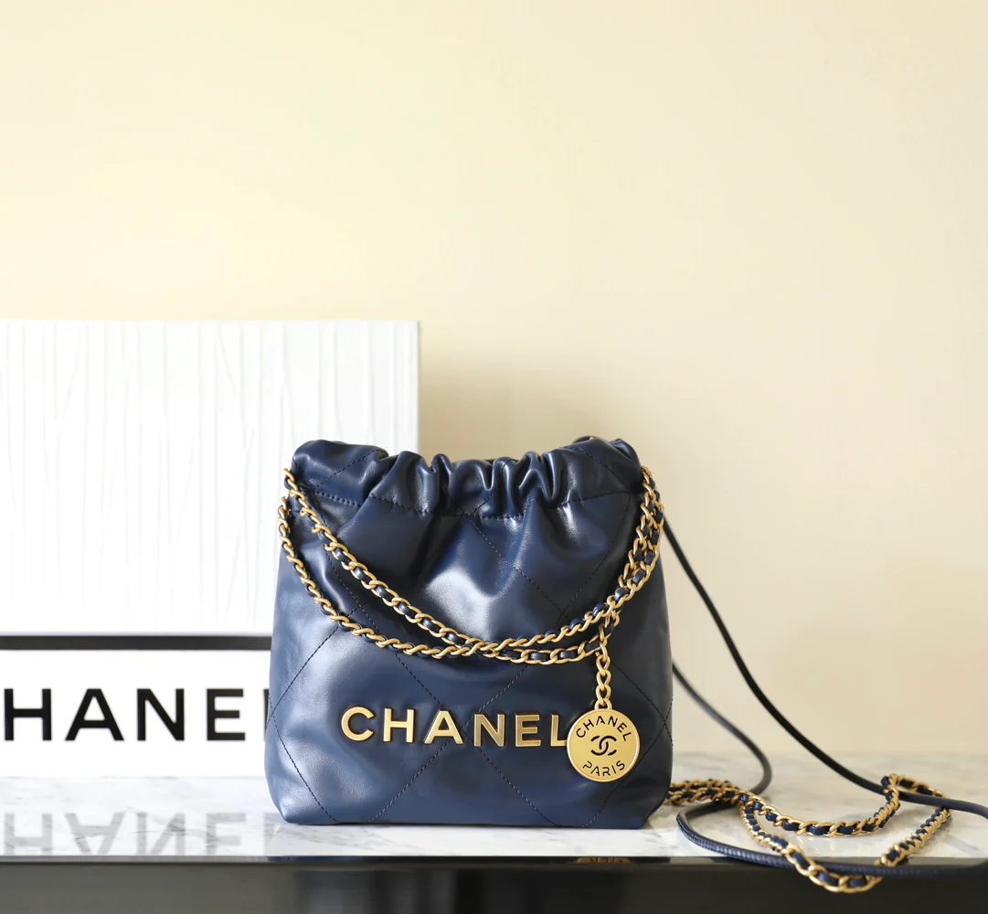 Коллекция Chanel Весна/Лето 2023: Новинка - Сумка 22 - Мини - Темно-синий