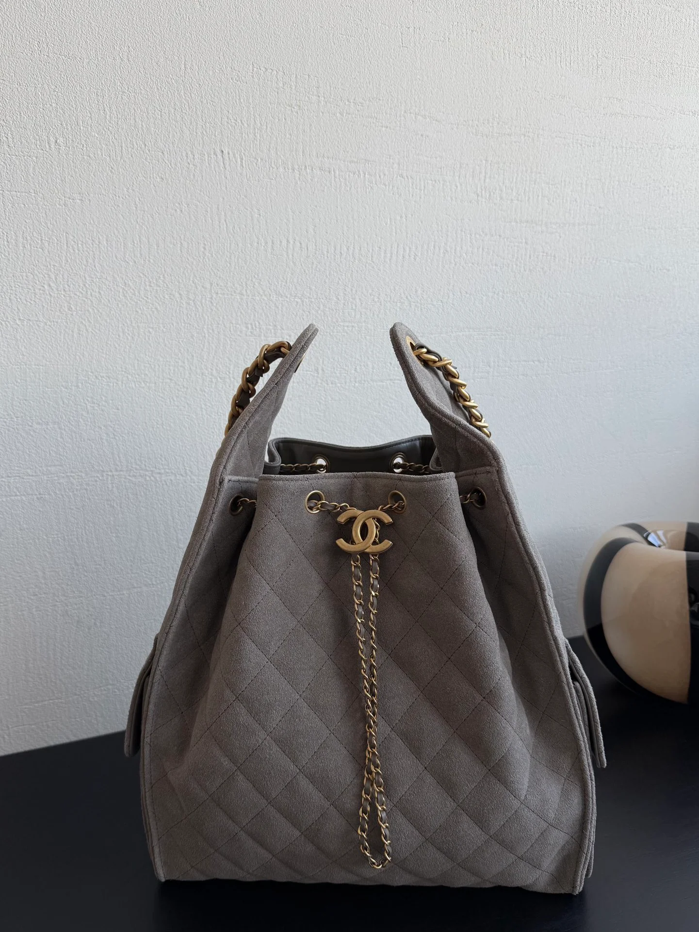 Сумка-хобо Chanel 25c с завязками, средний размер, замша, цвет ?слоновая кожа?.