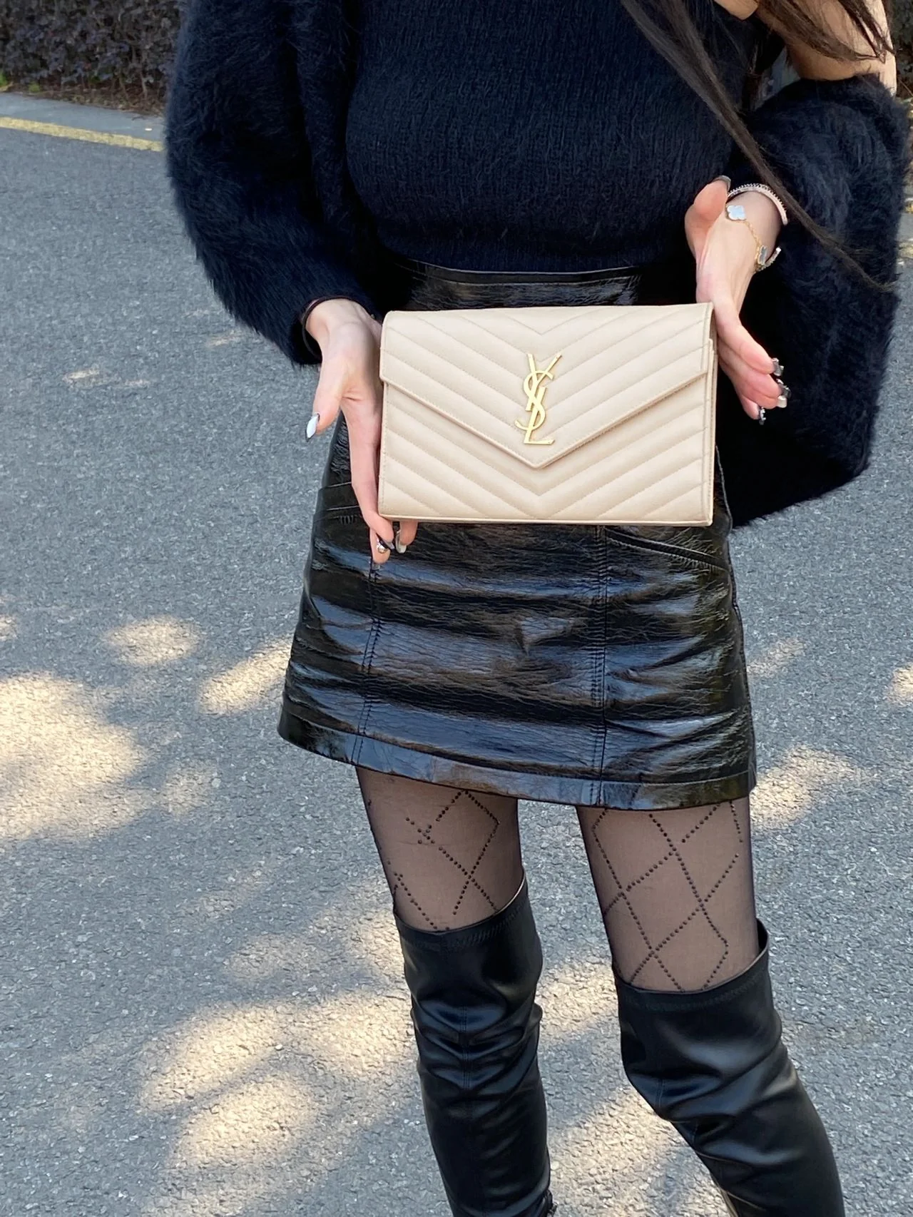 YSL Monogram Caviar WOC Абрикосовый с золотой пряжкой 22 см 1