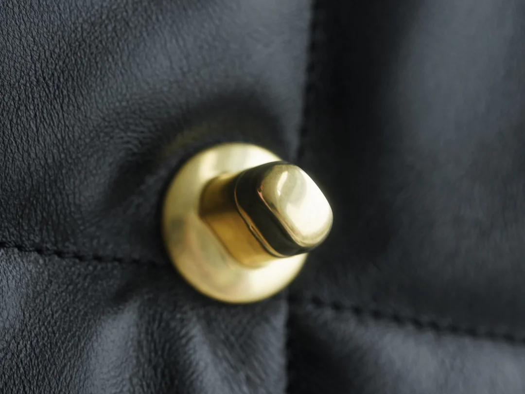 Новая коллекция Chanel ?Ранняя весна? — 24c — 19bag — сумка-хобо под мышкой — черная.