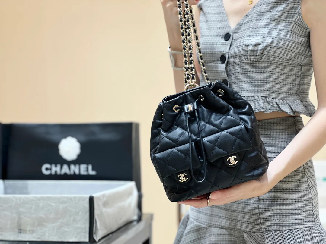Рюкзак Chanel 23B — черный