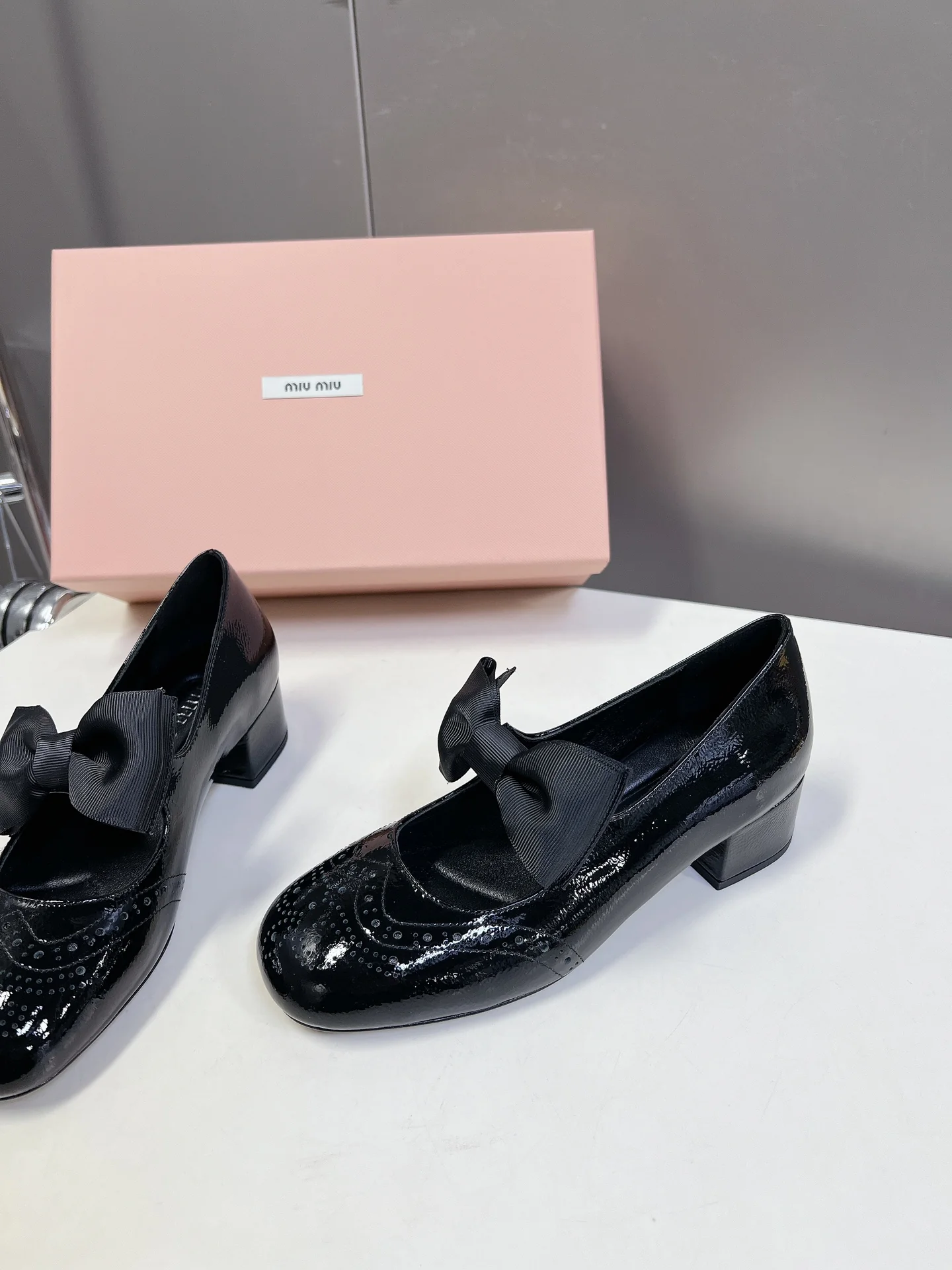 Miu Miu - Классические туфли Мэри Джейн с бантом - Черные