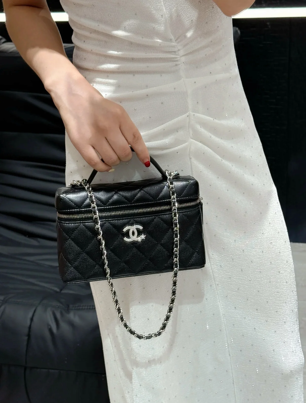 Сумка Chanel 25b Star Buckle LP Box Bag - черная с серебряной пряжкой.
