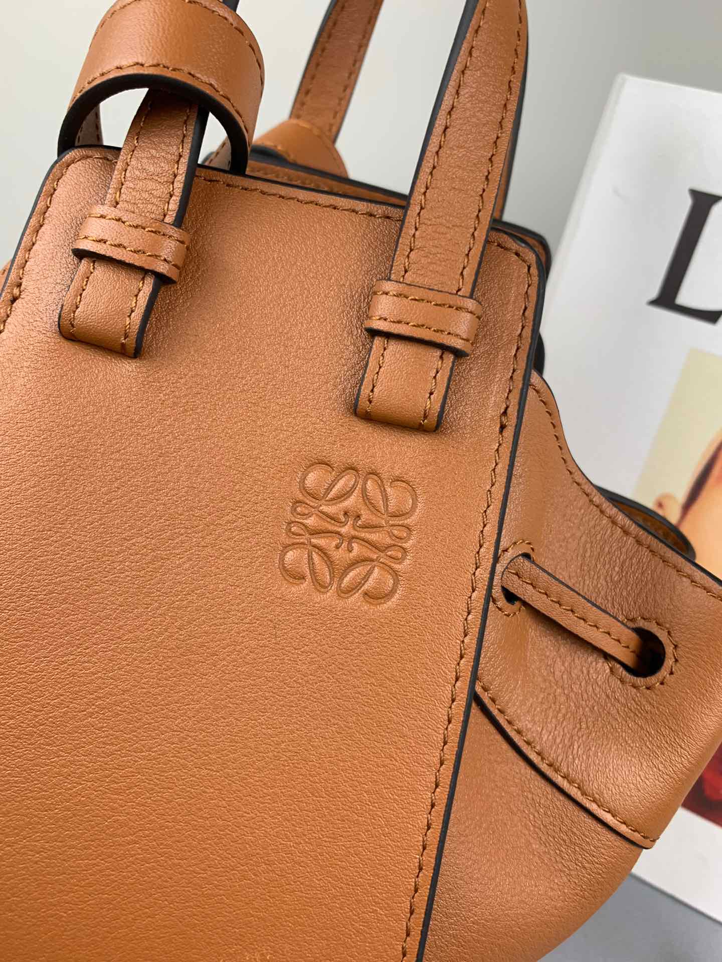 Сумка Loewe Hammock - из мягкой зернистой телячьей кожи - мини - коричневая