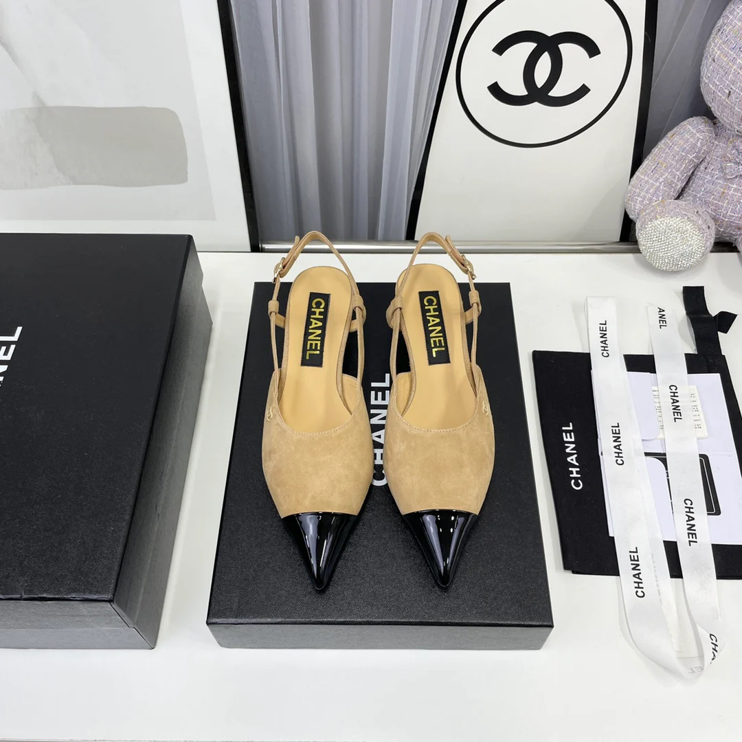 Туфли Chanel с острым носком и низким каблуком — настоятельно рекомендуются на Xiaohongshu.