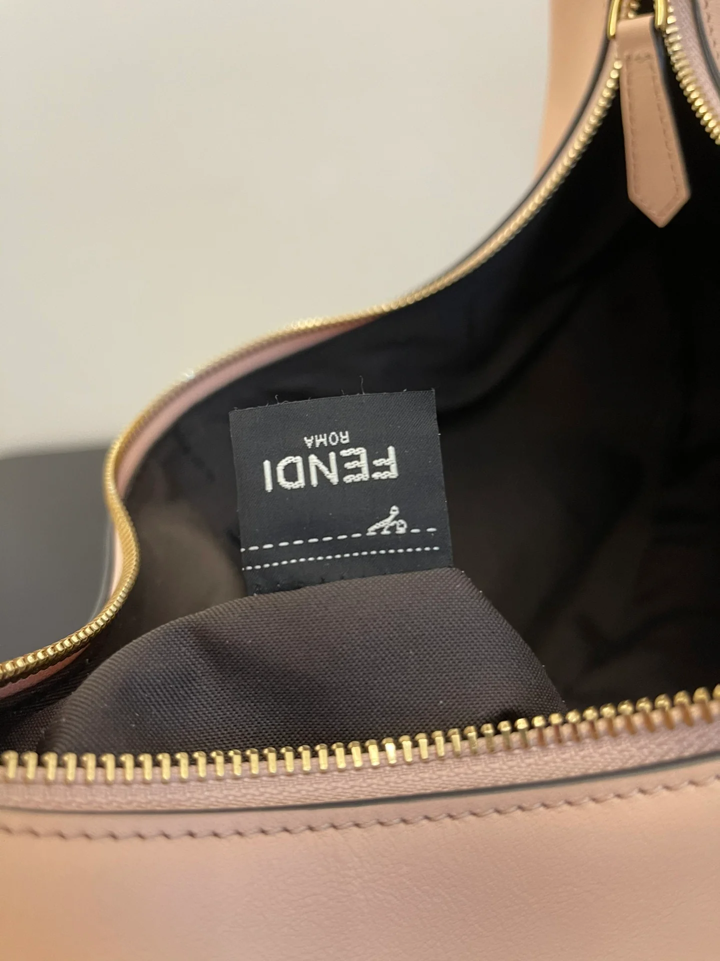 Fendi-fendigraphy - Большая розовая кожаная сумка через плечо