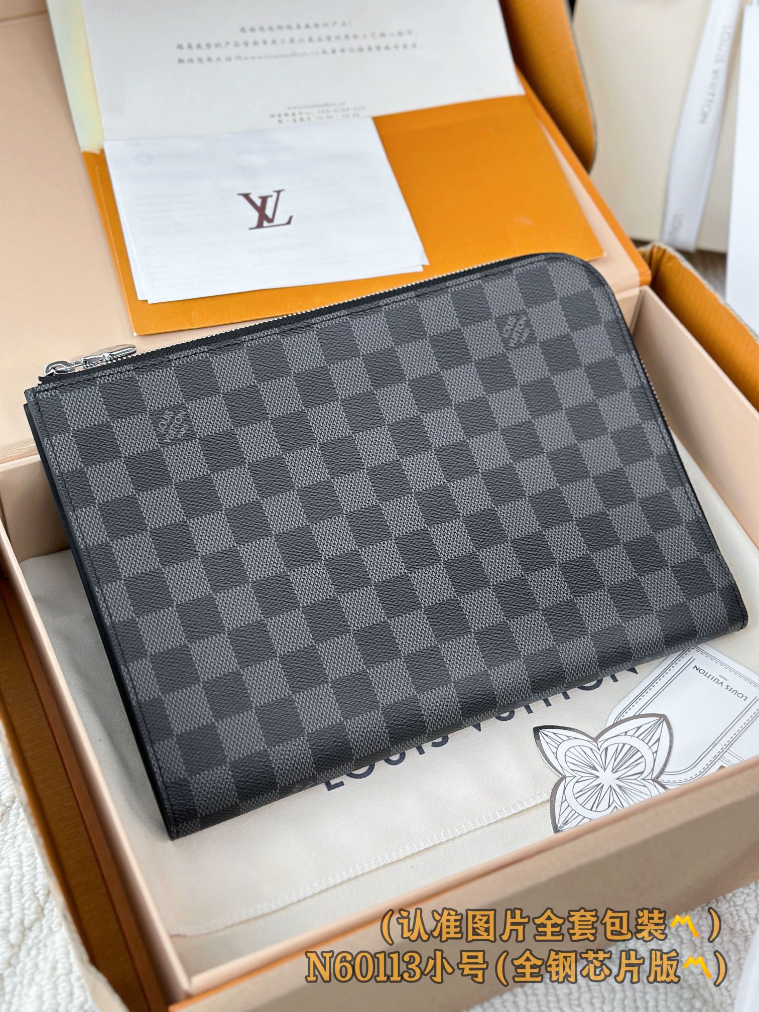 LV-n60113-pochette-jour маленькая сумочка в черную клетку