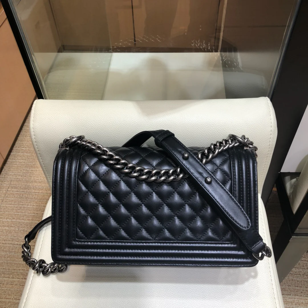 Chanel-boy-25cm-3