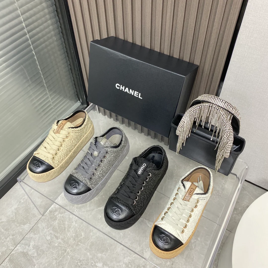 Новинка осенней коллекции Chanel 2022 года - Туфли на платформе в стиле пэчворк цвета 