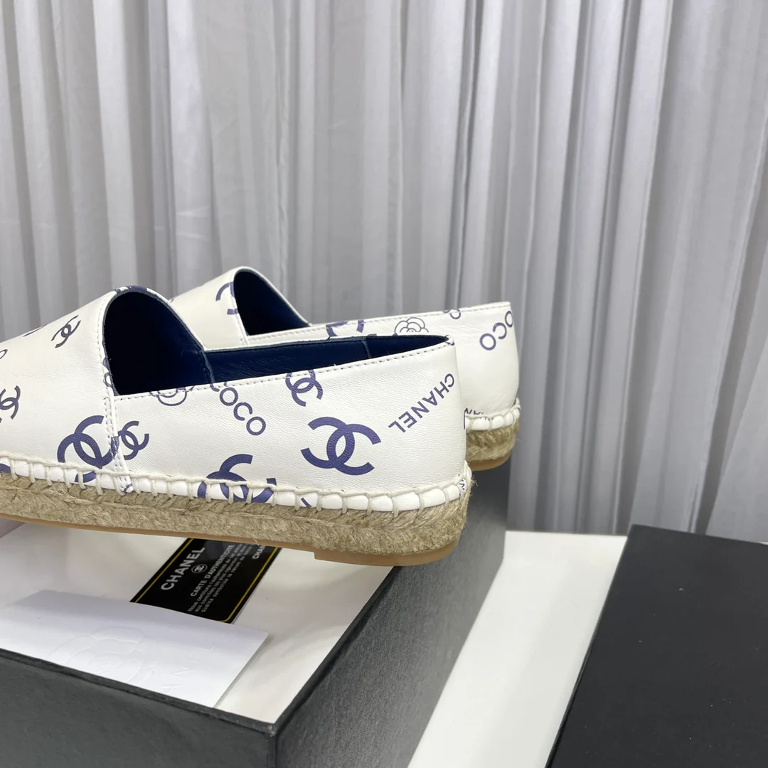 Новинка весны 2023 года от Chanel - Рыбацкие туфли из овечьей кожи - Синие