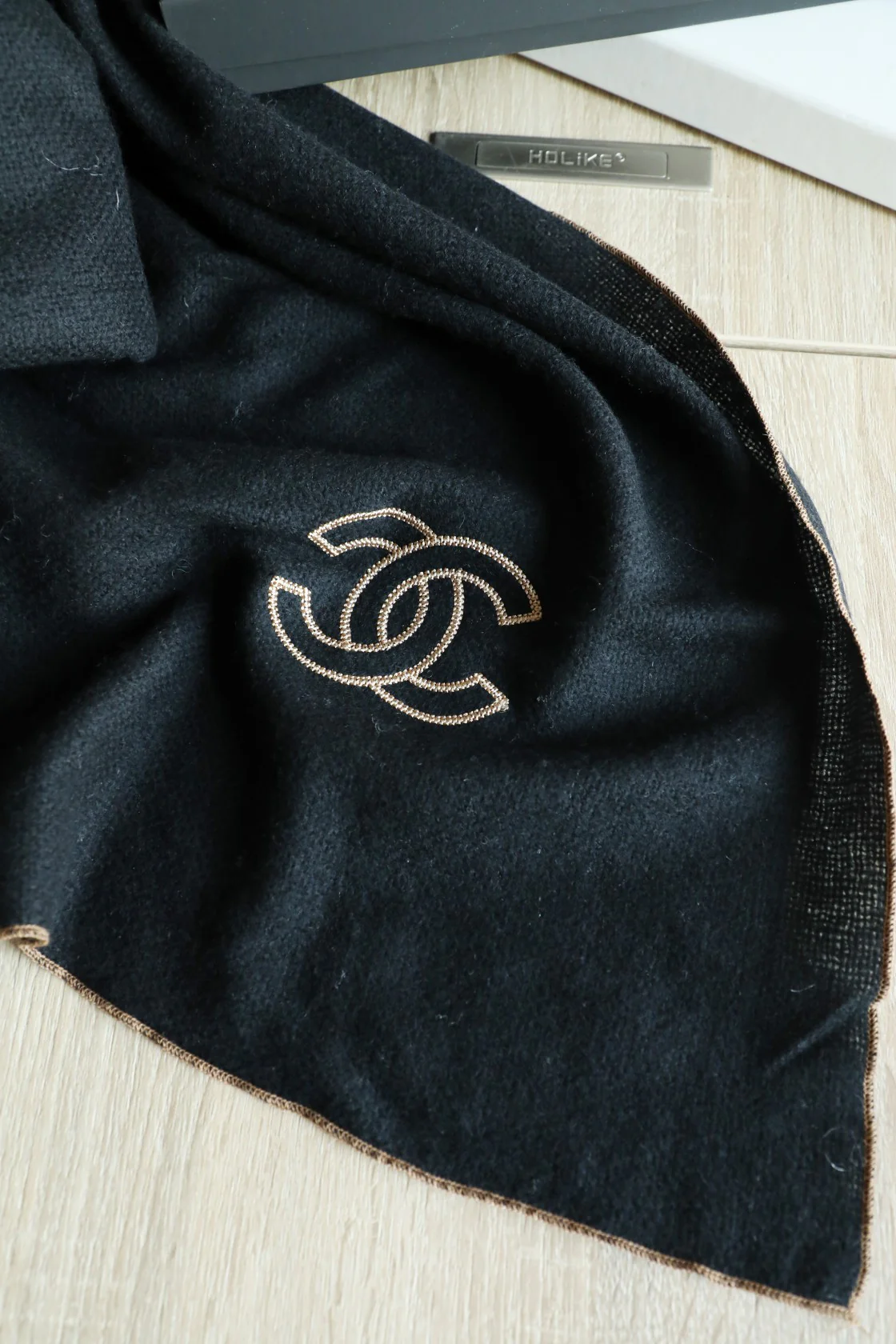 Шарф Chanel с контрастной каймой, 100-200 см, из овечьей шерсти, черный.