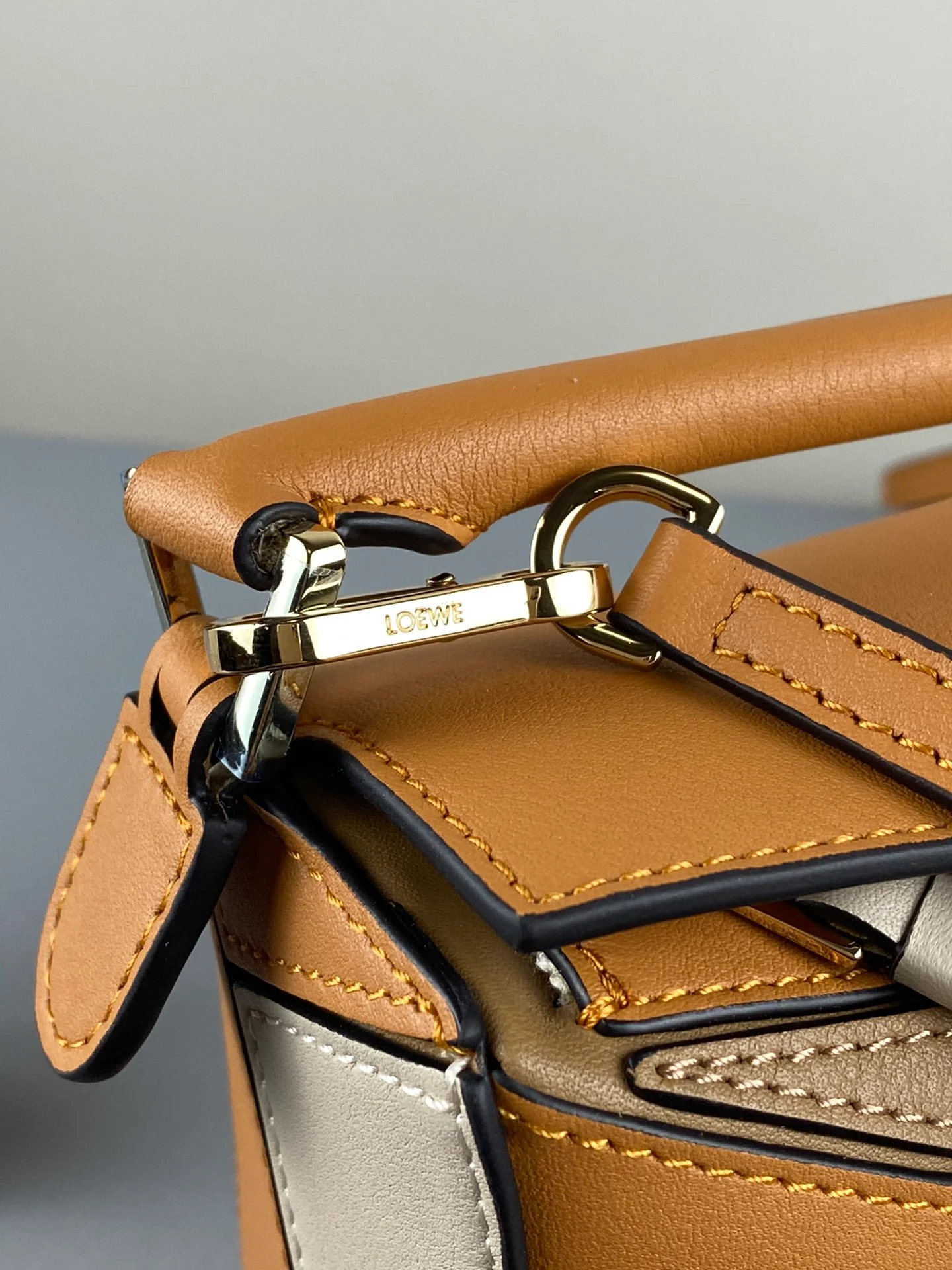 Мини-сумка Loewe Puzzle Bag из телячьей кожи - 12