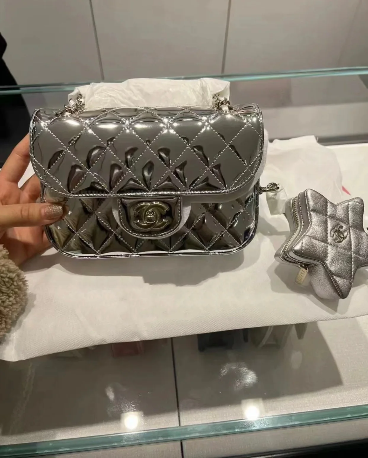 Весенняя коллекция Chanel - 24c - Сумка CF Star Flap Bag - Серебристый