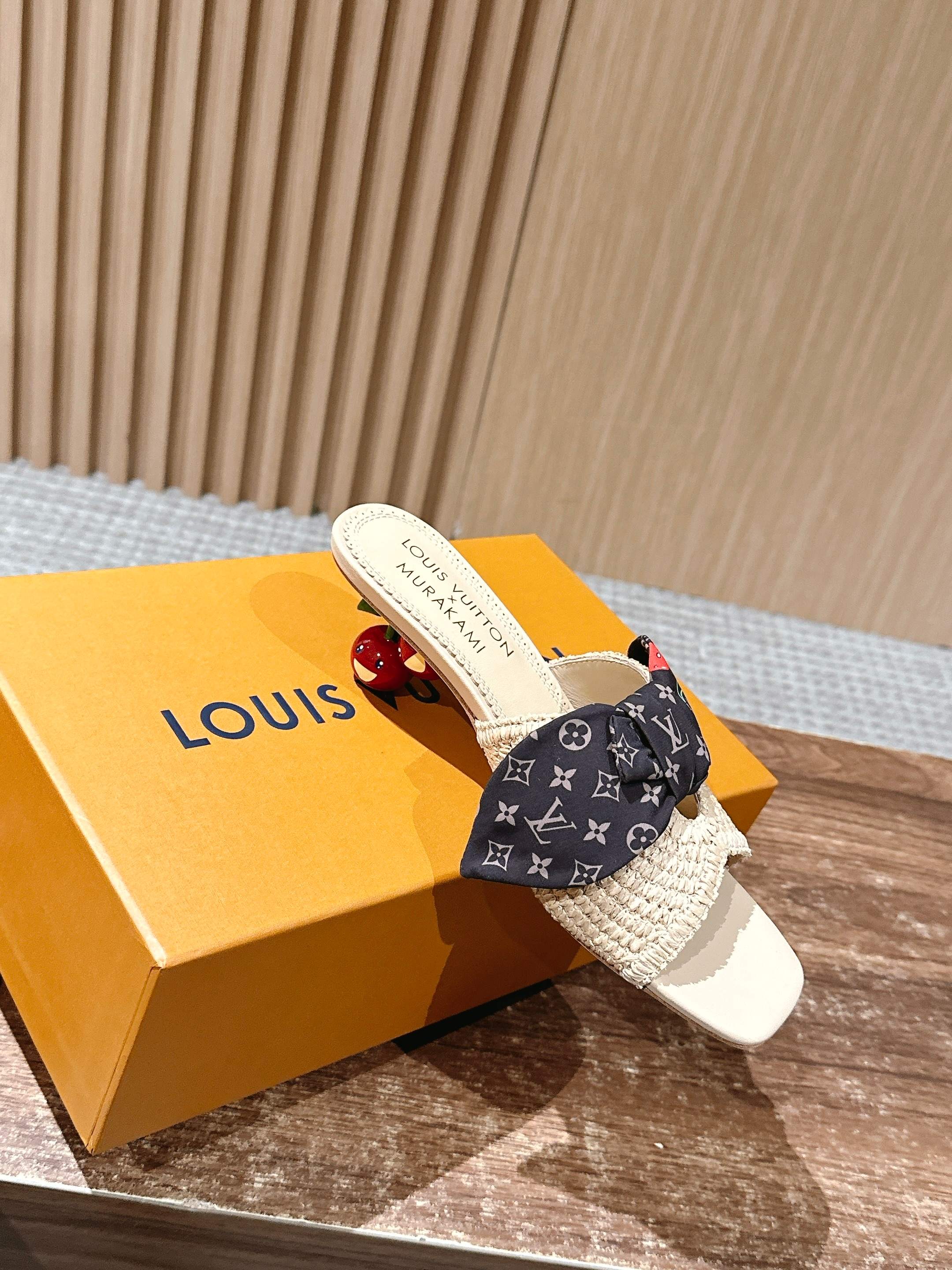 LV - Соломенные сандалии на низком каблуке с бантом - Бежевые