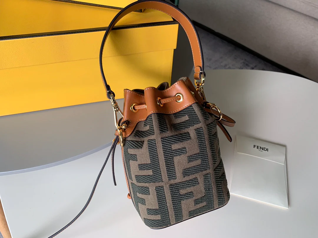 Миниатюрная зеленая джинсовая сумка-ведро Fendi Montresor
