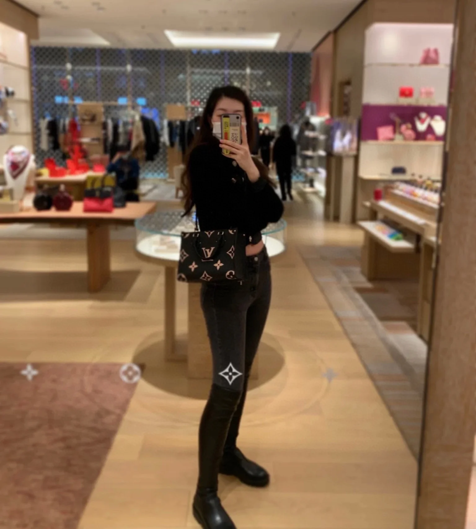 m45659-LV-onthego-pm Сумка-тоут, черная