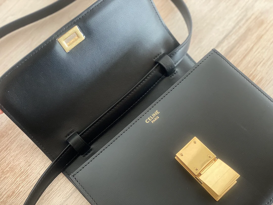 Сумка Celine Box-Tteen из полированной телячьей кожи — черная.