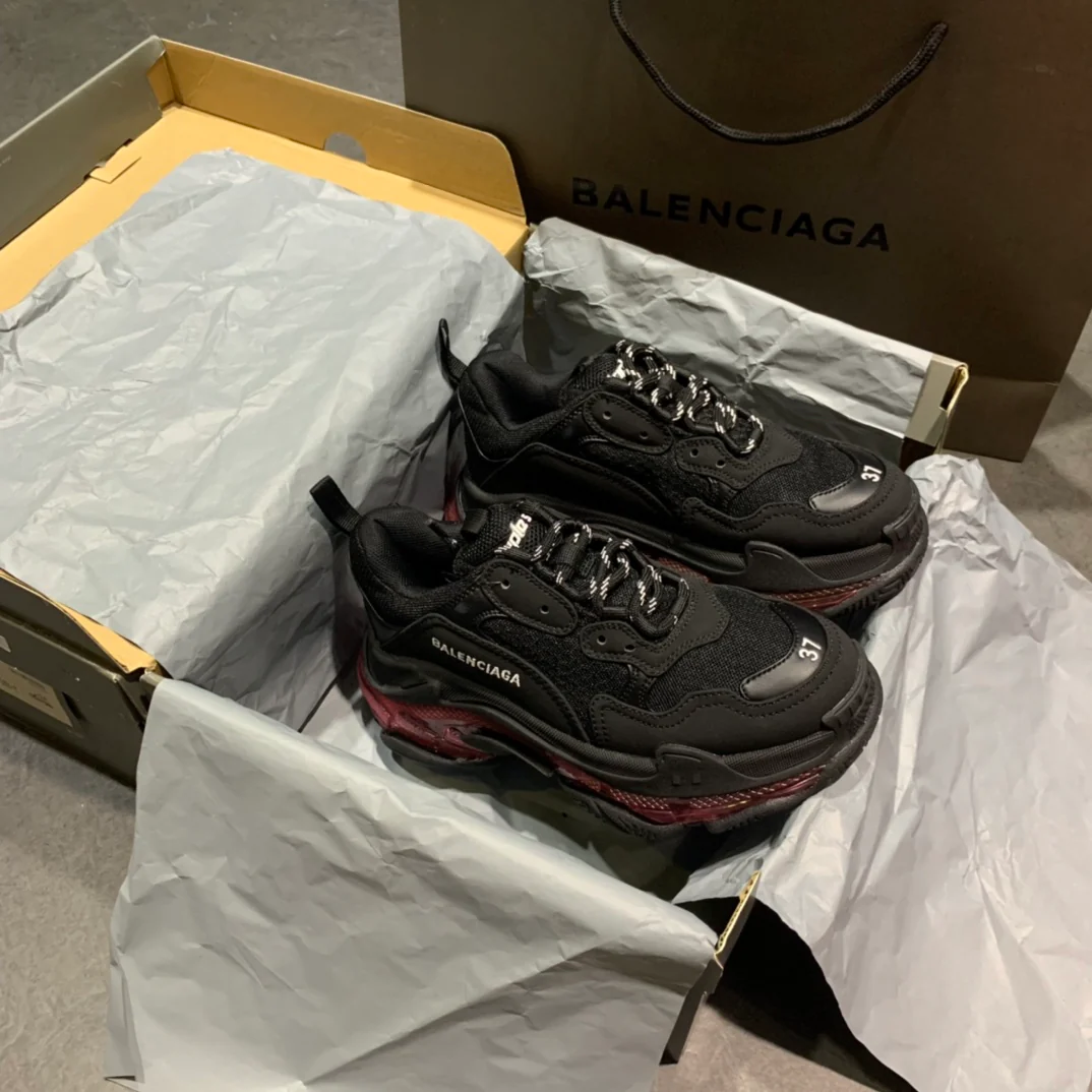 Li Shi - Папины кроссовки - Черно-красные