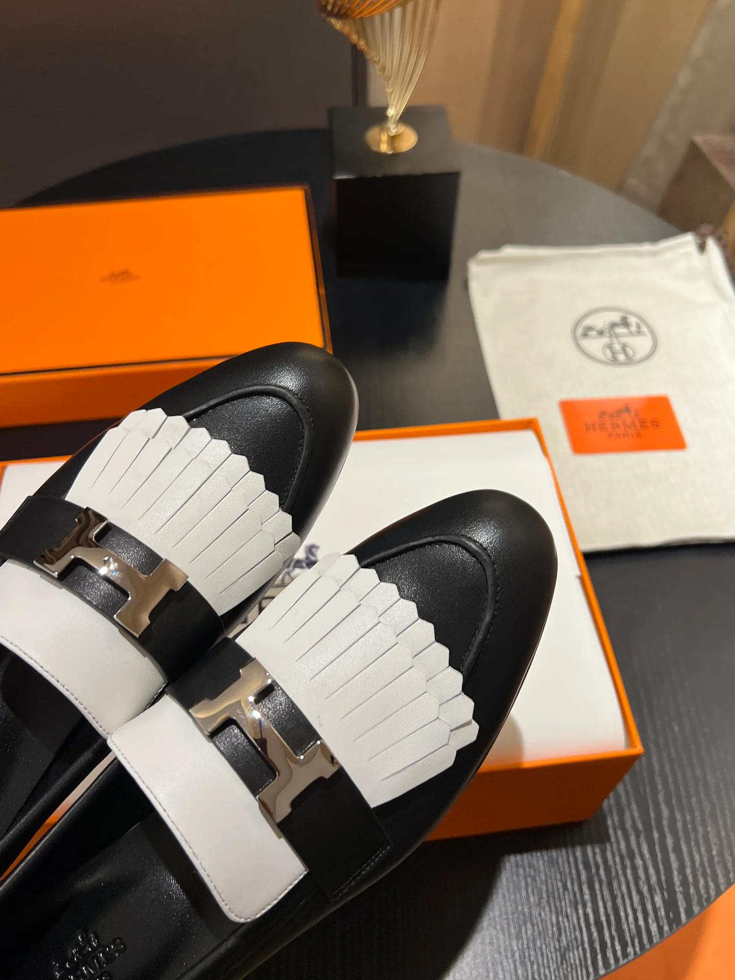 Лоферы Hermes 2024h с пряжкой - Черные - 1