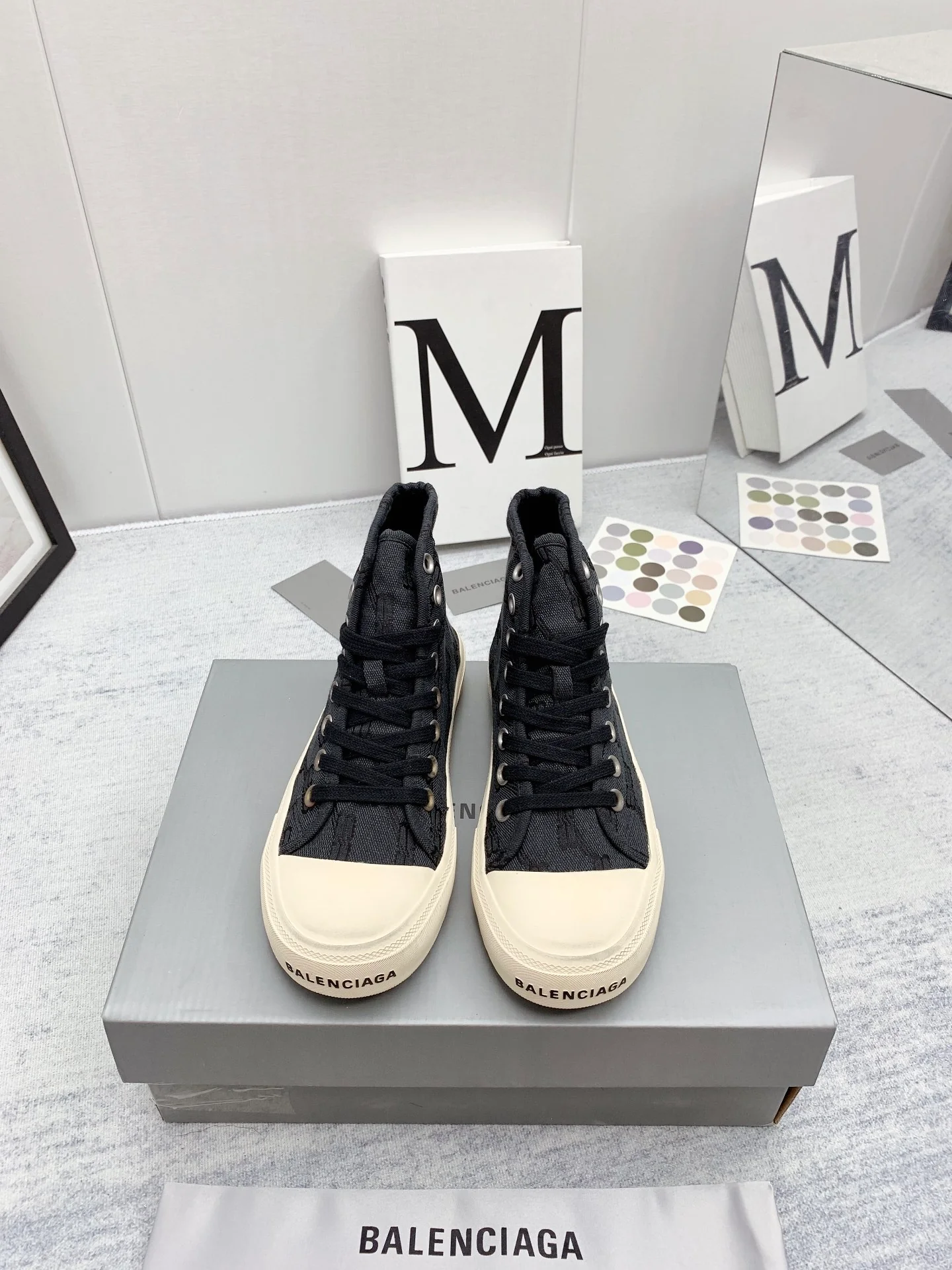 Новинка сезона осень/зима 2022 от Balenciaga - Кед Paris - Унисекс - Черный