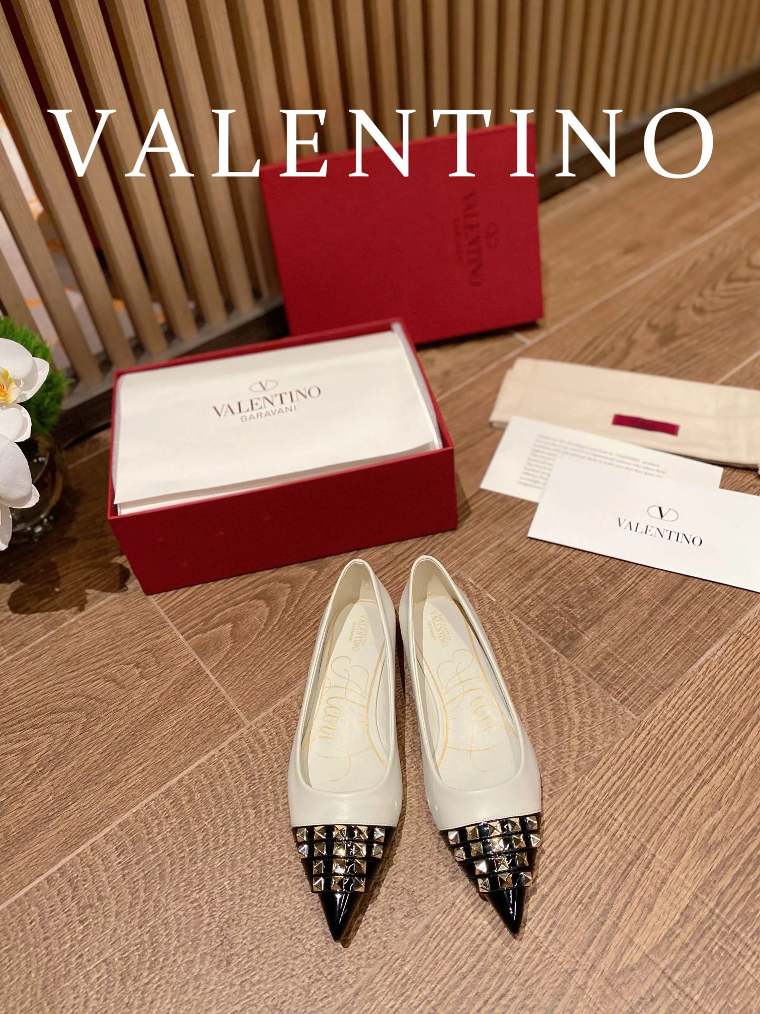 Valentino - Белые балетки с острым носком