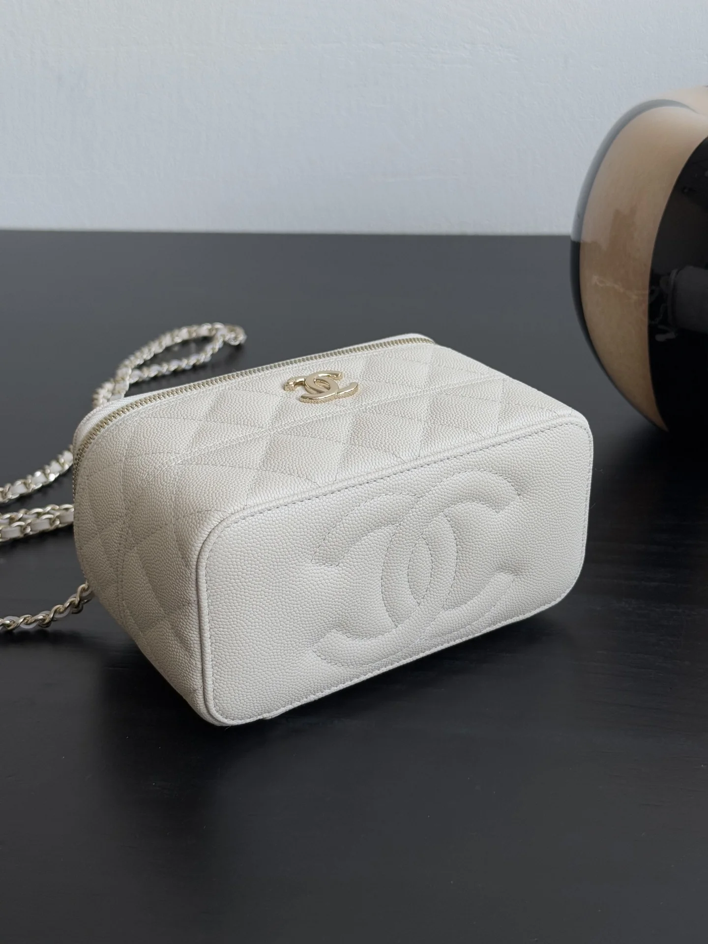 Сумка-ланчбокс Chanel 25c - серовато-белая