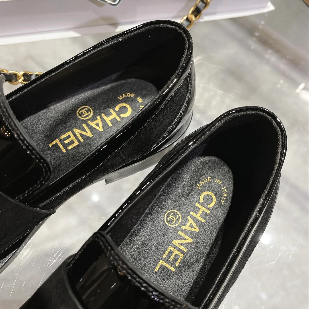 Новинка сезона ?Ранняя осень? от Chanel — лоферы