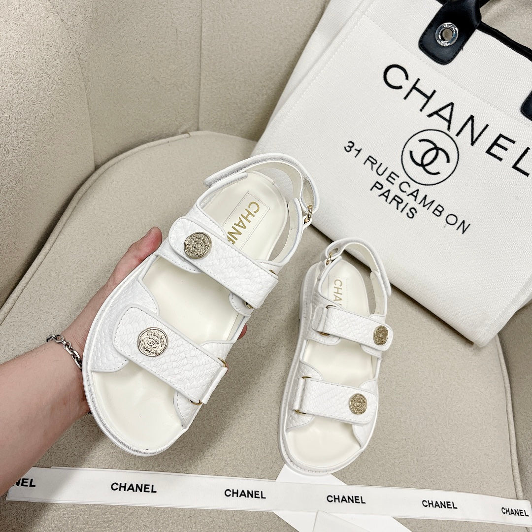 Chanel - Белые кожаные сандалии в клетку - 1