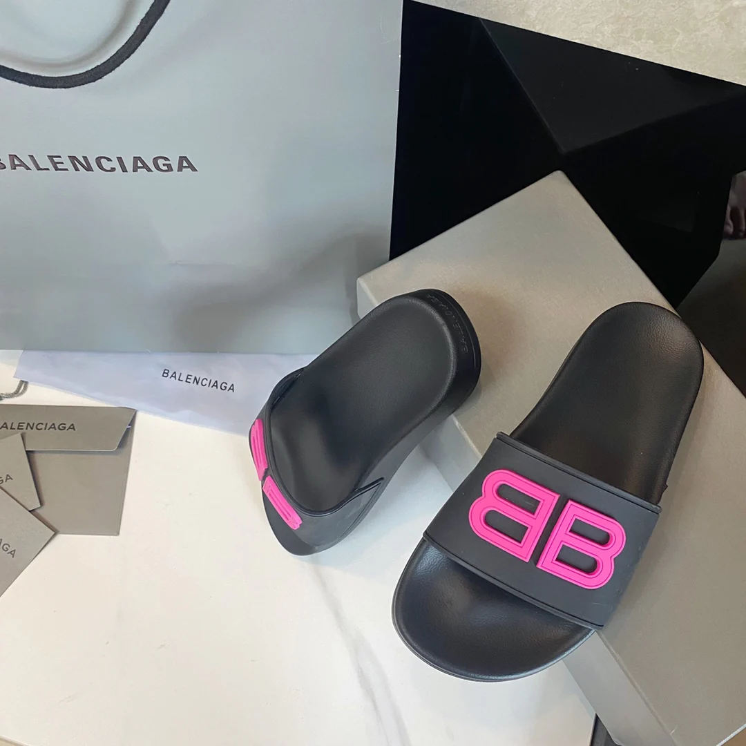 Balenciaga - Розовые тапочки