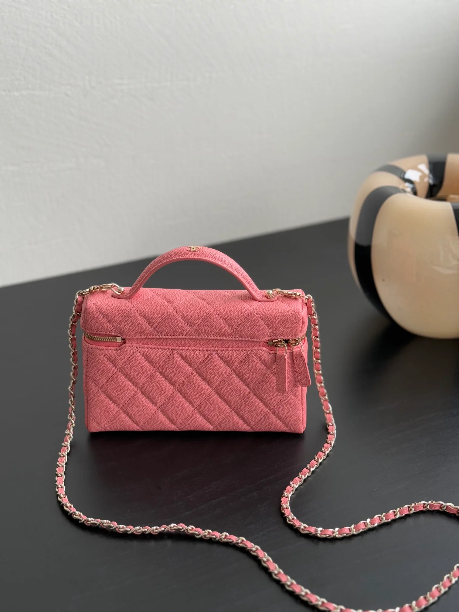 Сумка-мессенджер Chanel LP, розовая.
