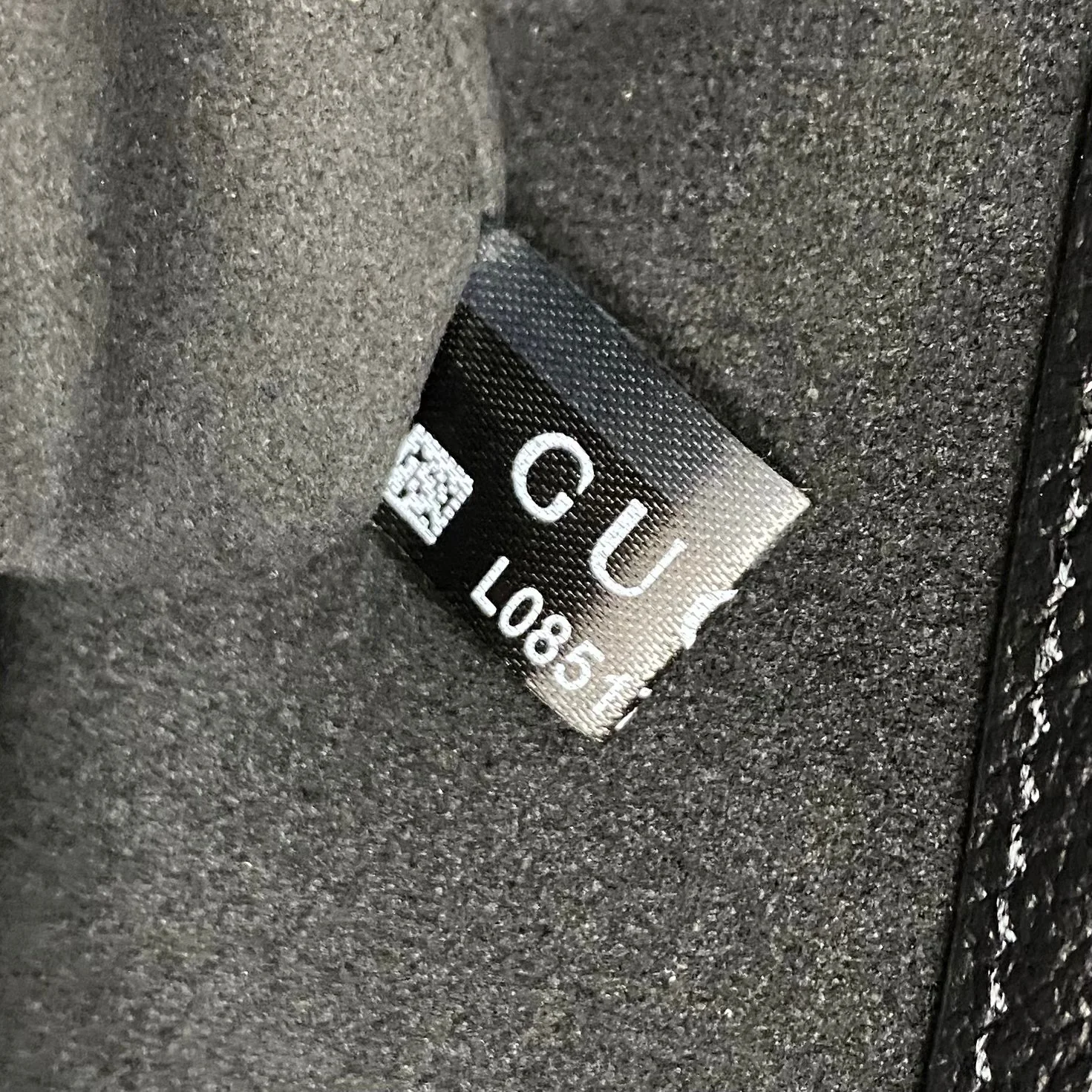 Весенняя коллекция Gucci 2023 — Сумка через плечо ?Полумесяц? — Черная