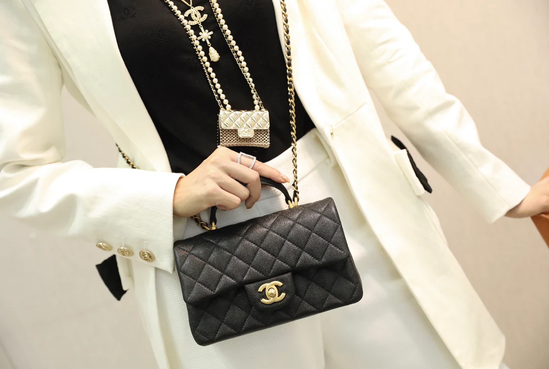 Новинка сезона весна/лето 2023 от Chanel - Кожа, текстура 