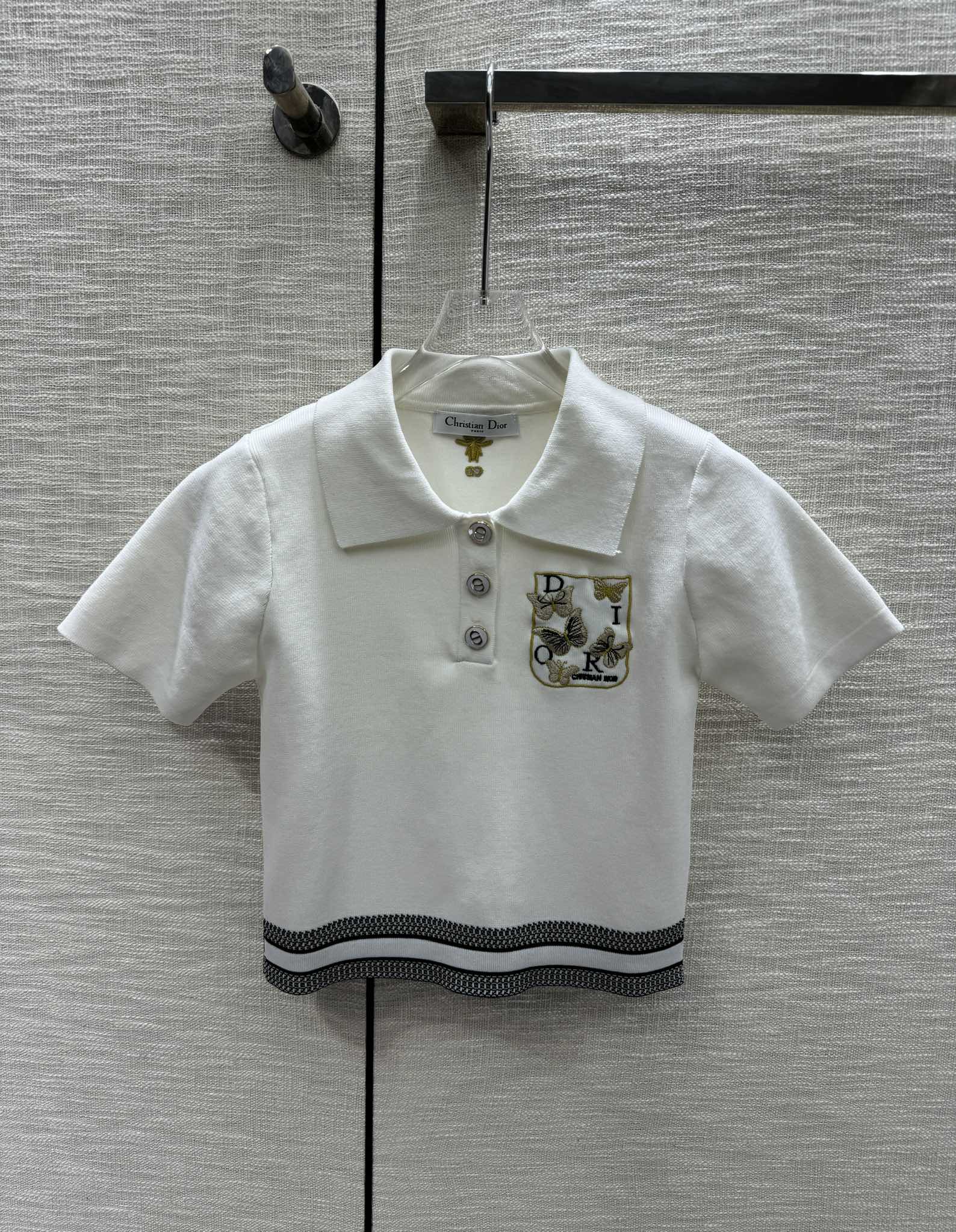 Вязаная футболка-поло Dior 2403 с вышитой бабочкой, с короткими рукавами, белая.