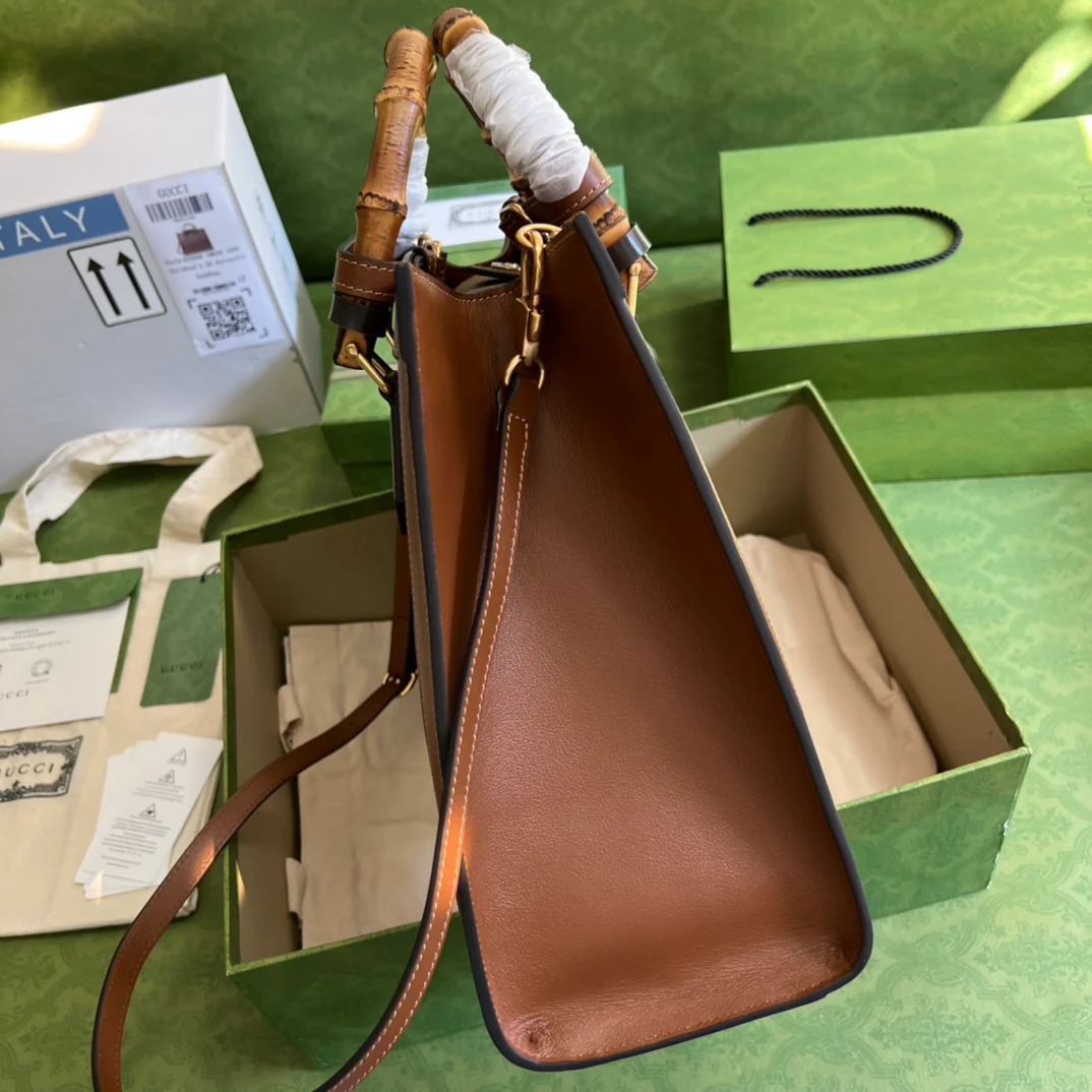 Сумка Gucci Bamboo — большая сумка-тоут — 35x30x14 см — коричневая, из натуральной кожи.