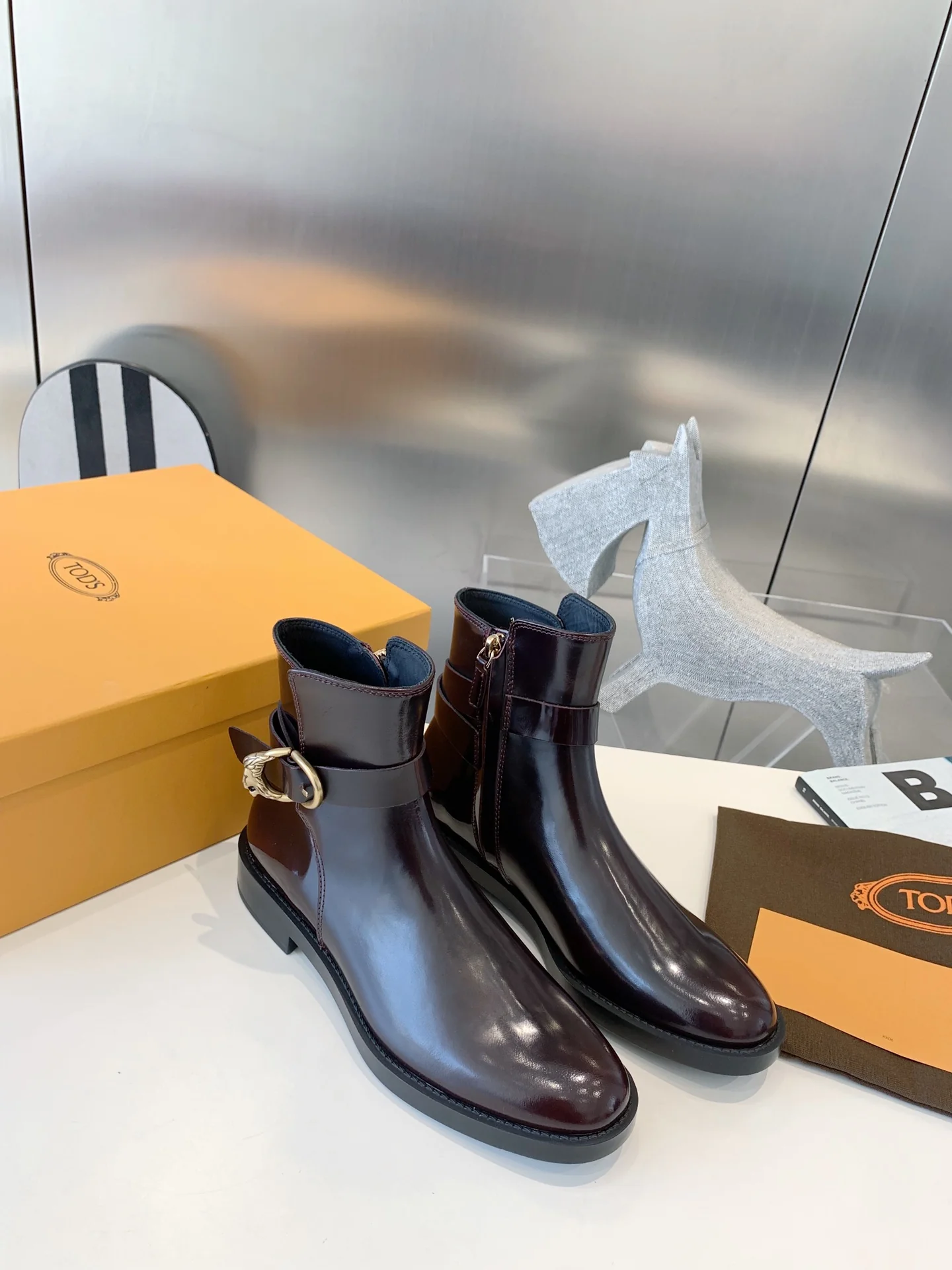 Ботинки челси Tods с головой льва - коричневые