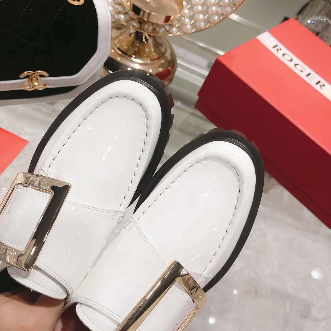 Лоферы RV-Square с квадратной пряжкой, лакированная кожа, белые с черной подошвой, 1 шт.